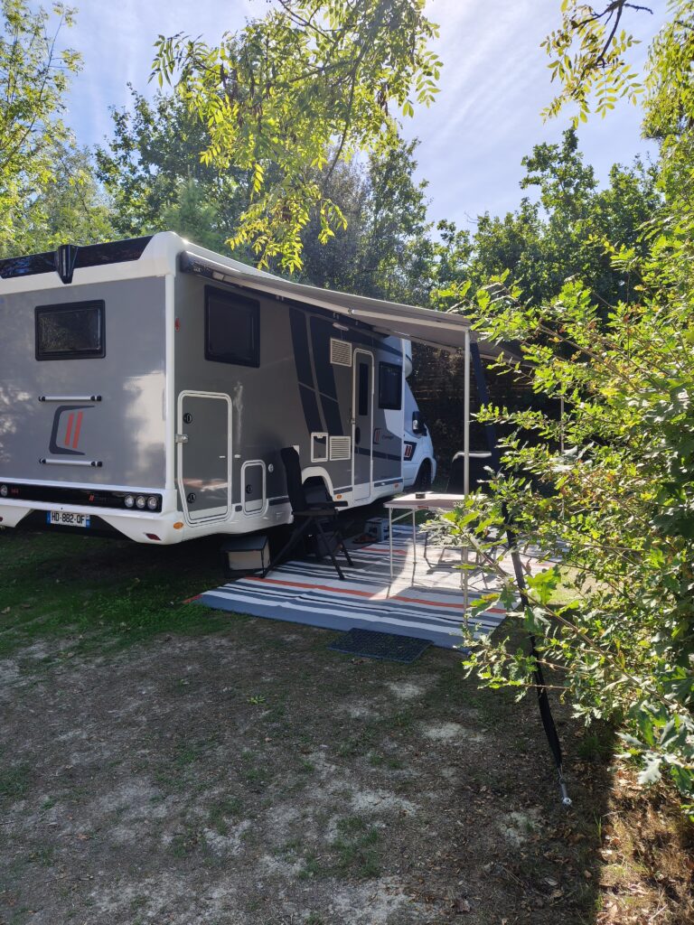 Emplacement pour camping car en Vendee – Camping du Lac du Jaunay