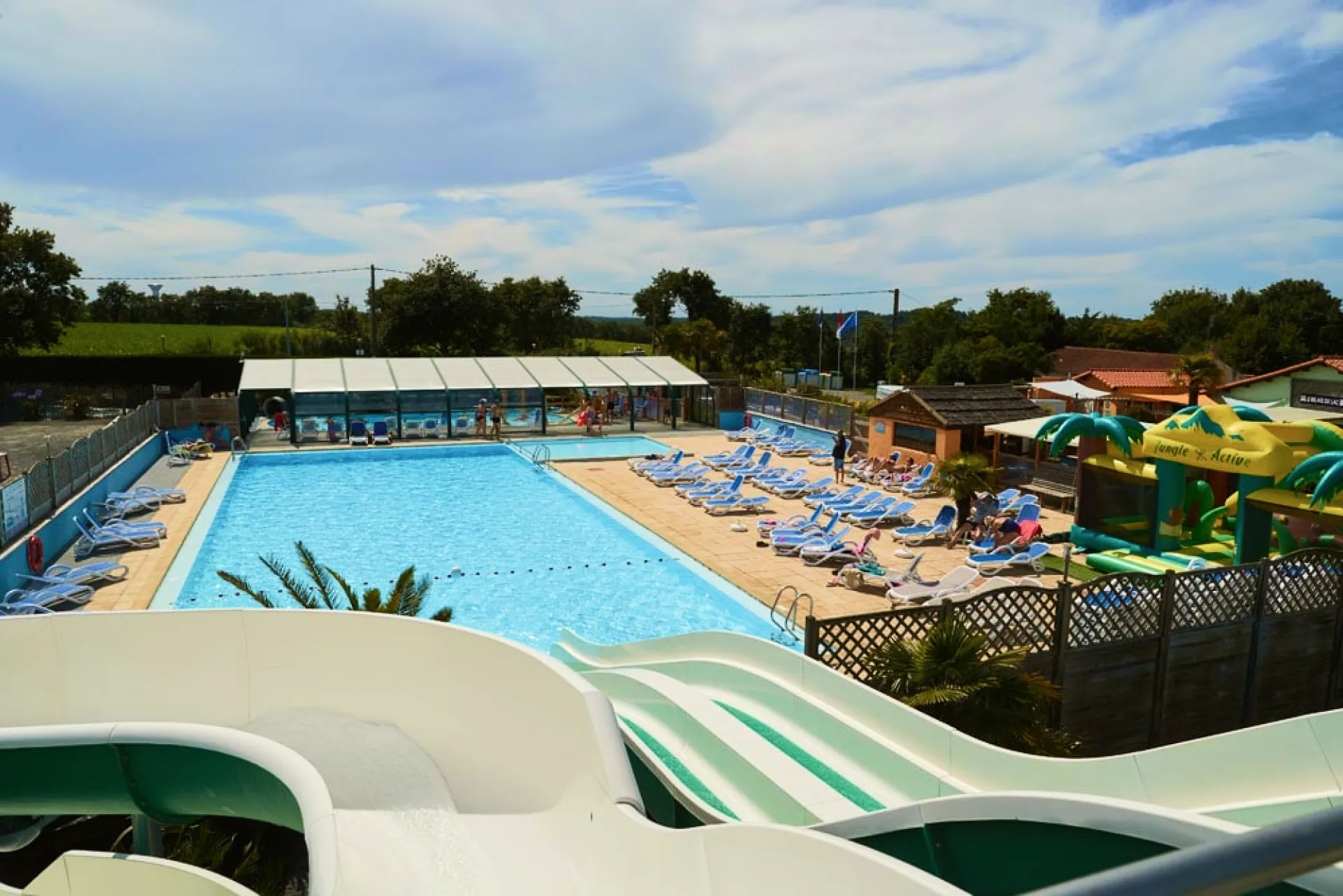 Accueil 8 piscine avec toboggan