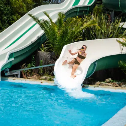 Piscine 8 camping avec toboggan aquatique en vendee