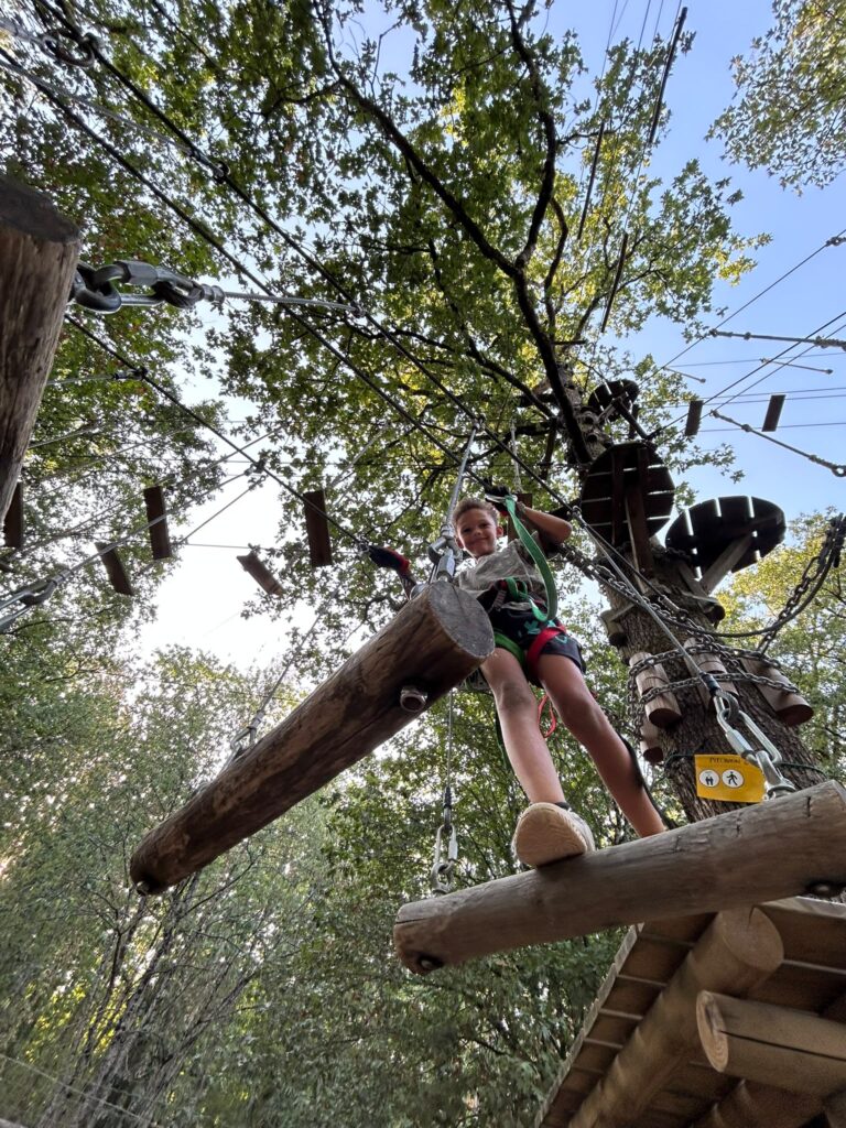 Accrobranche en famille au Grand Defi en Vendee – Camping du Lac du Jaunay