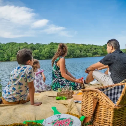 Activités 9 pique nique famille lac jaunay camping vendee